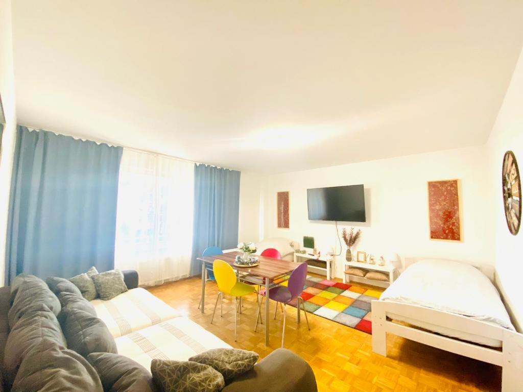 Hannovermesseapartment 2 Bedroom And A Balcony Apartment